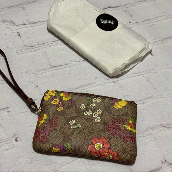 COACH Corner Zip Wristlet In Brown Signature Canvas With Wildflower Print NWT - Picture 7 of 7
